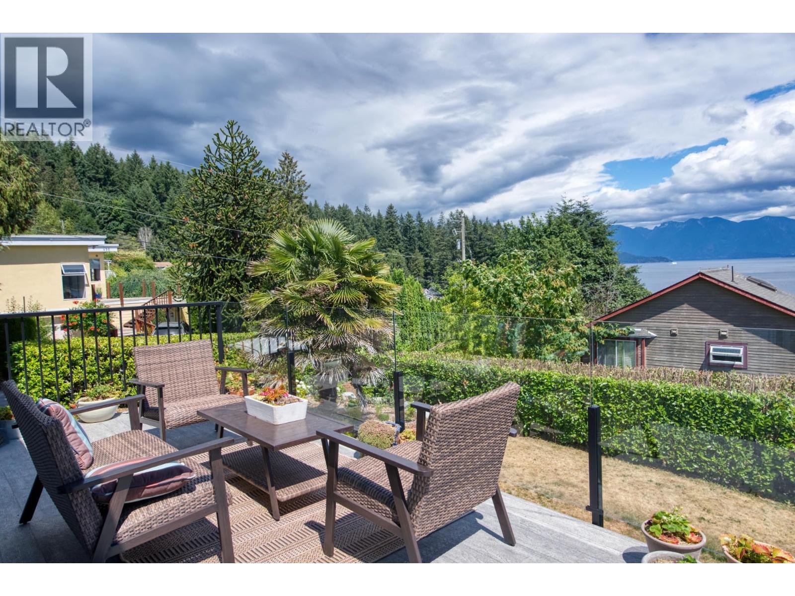 798 Fisher Road, Gibsons, British Columbia  V0N 1V1 - Photo 2 - R3146233