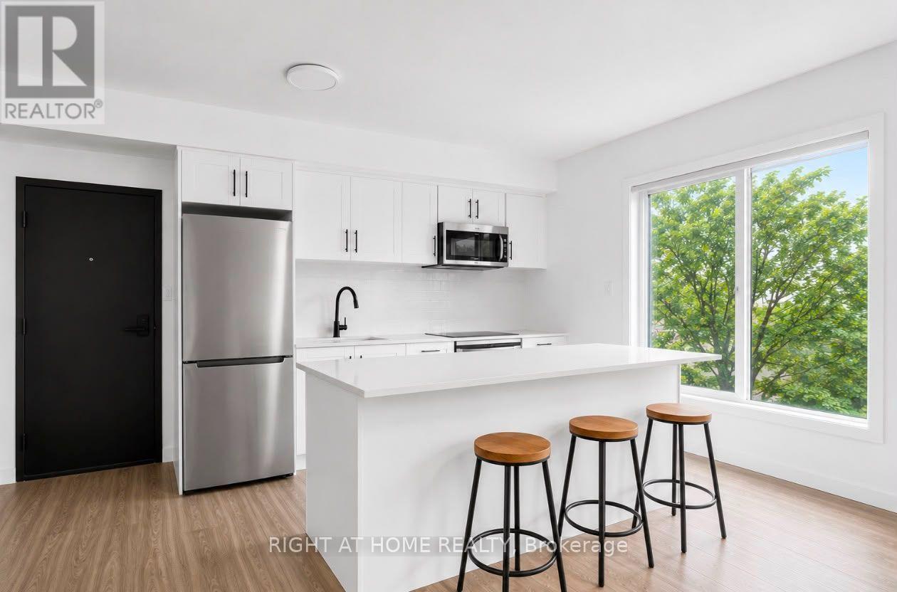 7 - 148 Glenlake Avenue, Toronto, Ontario  M6P 1E7 - Photo 2 - W13535990