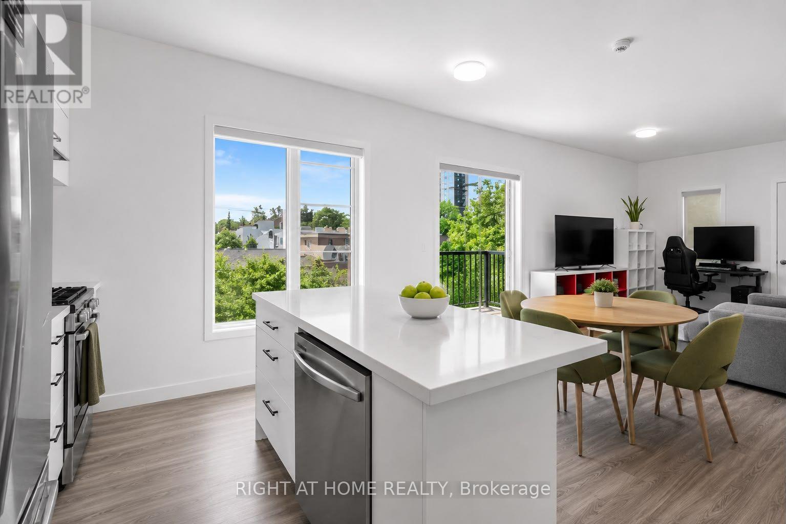 7 - 148 Glenlake Avenue, Toronto, Ontario  M6P 1E7 - Photo 4 - W13535990