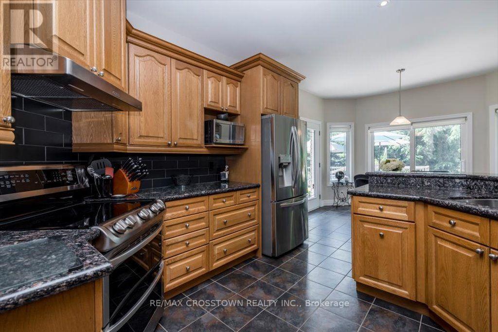 5 Pine Hill Drive, Springwater, Ontario  L0L 2K0 - Photo 11 - S13564566