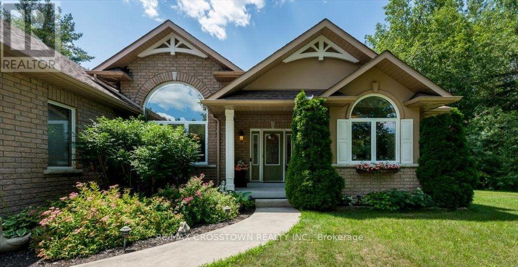 5 Pine Hill Drive, Springwater, Ontario  L0L 2K0 - Photo 2 - S13564566