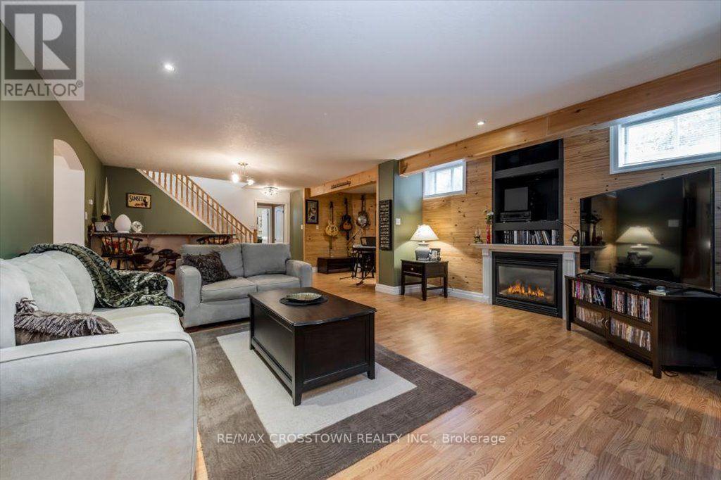 5 Pine Hill Drive, Springwater, Ontario  L0L 2K0 - Photo 24 - S13564566