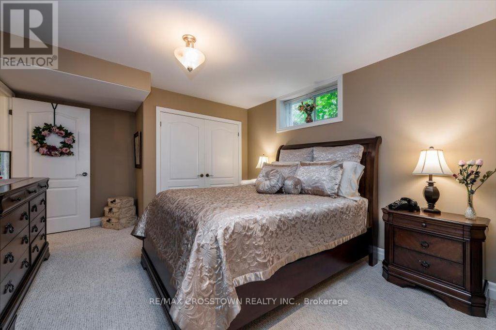 5 Pine Hill Drive, Springwater, Ontario  L0L 2K0 - Photo 30 - S13564566