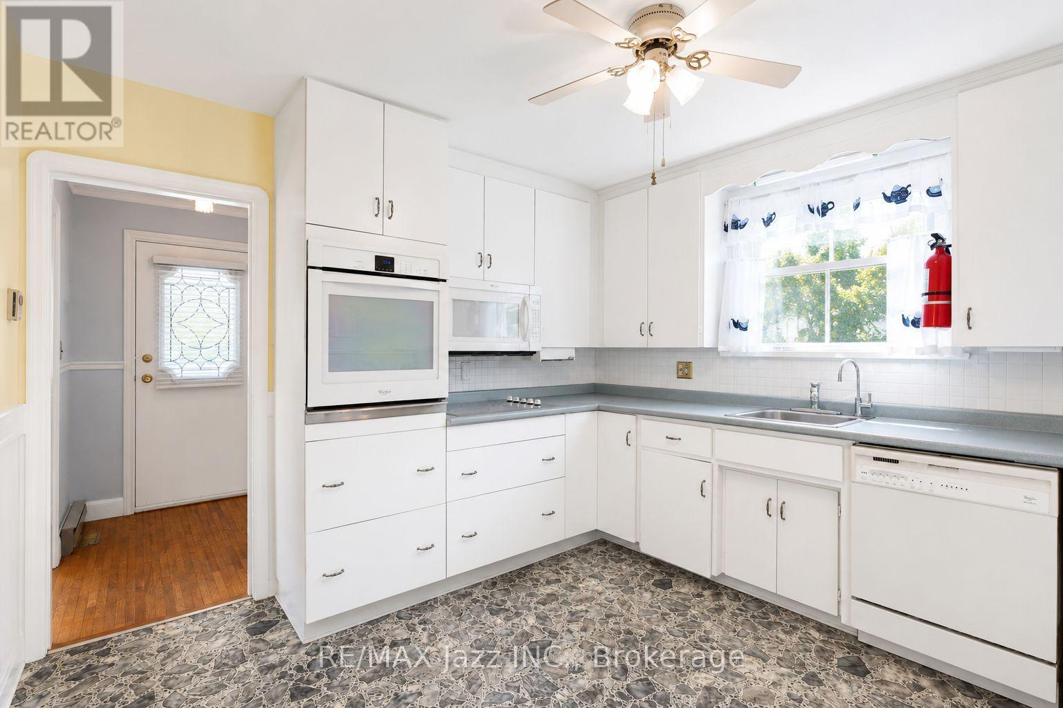 132 Highland Avenue, Oshawa, Ontario  L1H 6A6 - Photo 2 - E13564628