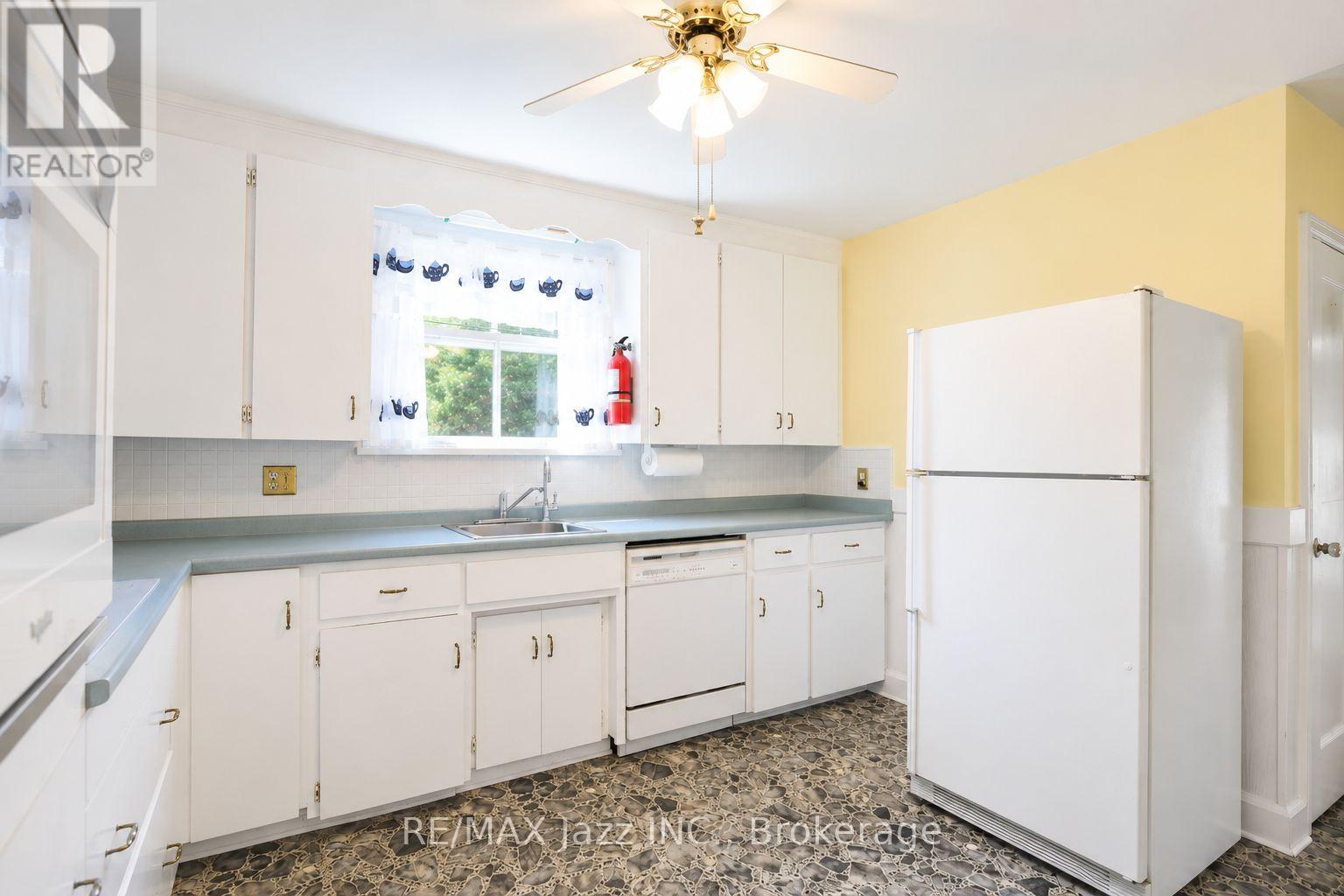 132 Highland Avenue, Oshawa, Ontario  L1H 6A6 - Photo 3 - E13564628