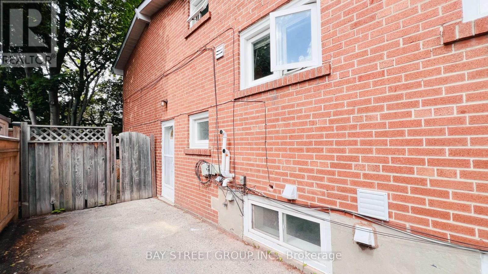 Ground & Lower - 147 Roywood Drive, Toronto, Ontario  M3A 2E3 - Photo 4 - C13564586