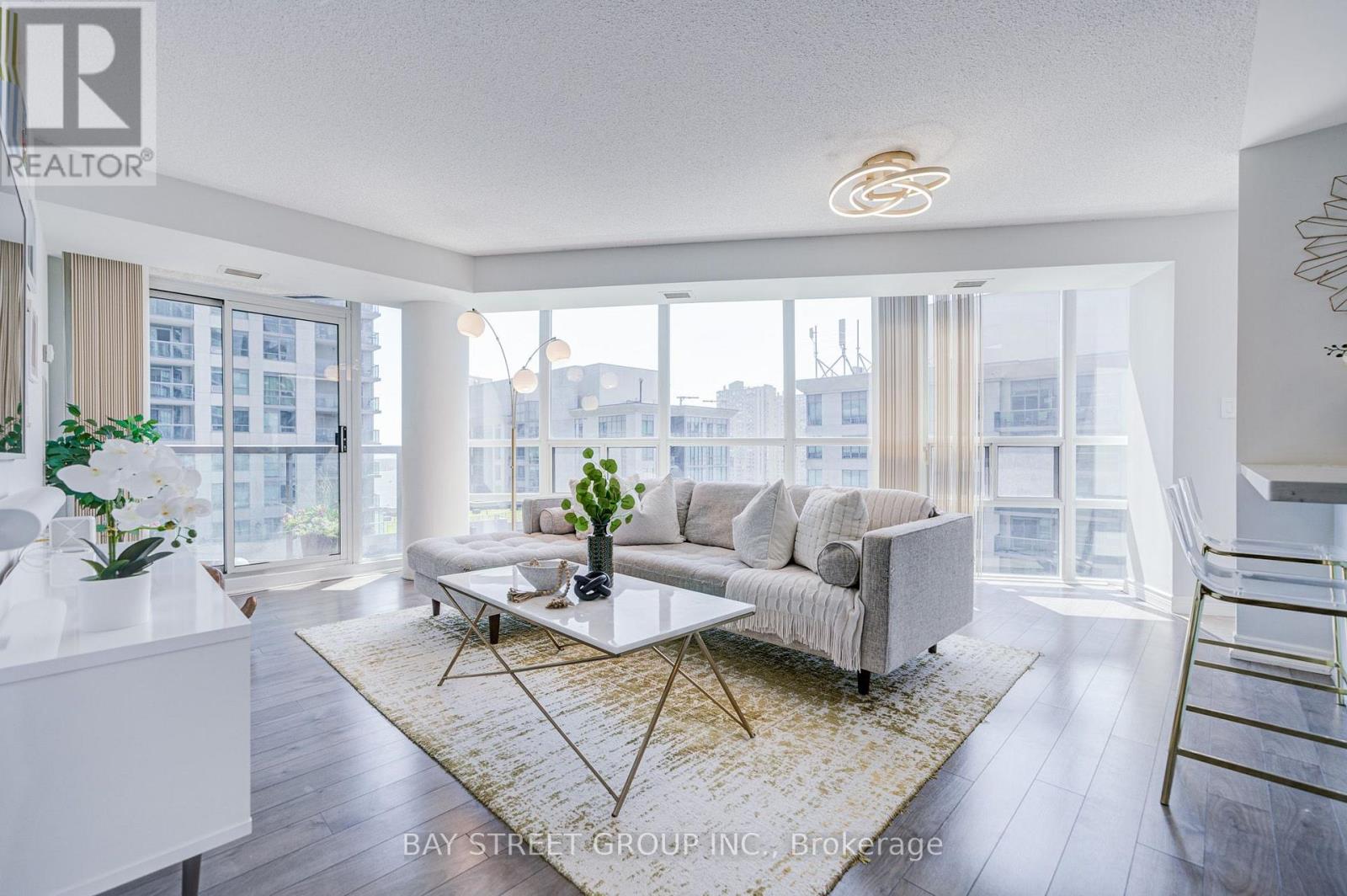 1811 - 30 GRAND TRUNK CRESCENT, Toronto, Ontario