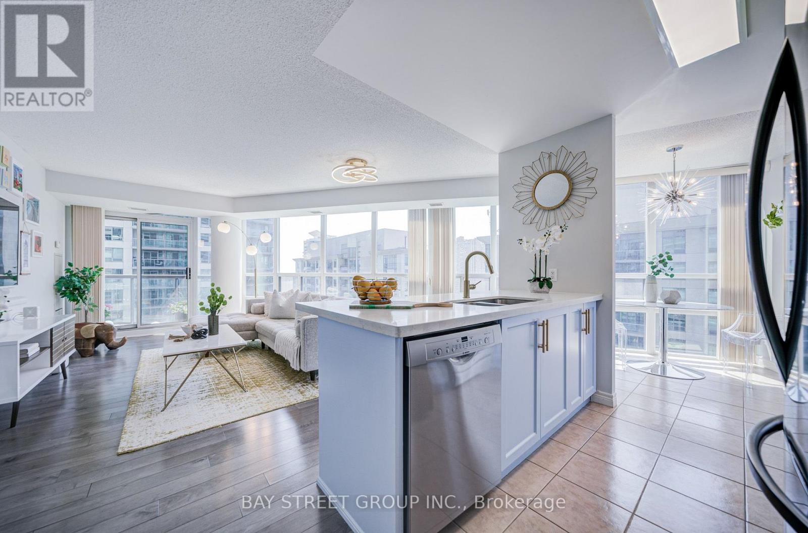 1811 - 30 Grand Trunk Crescent, Toronto, Ontario  M5J 3A4 - Photo 14 - C13564616