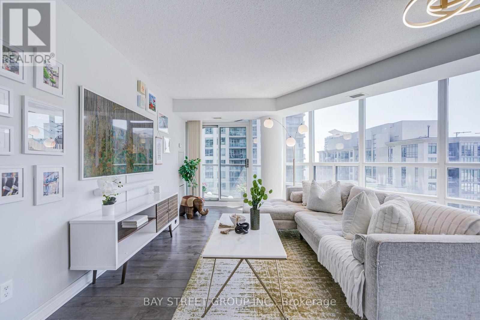 1811 - 30 Grand Trunk Crescent, Toronto, Ontario  M5J 3A4 - Photo 2 - C13564616