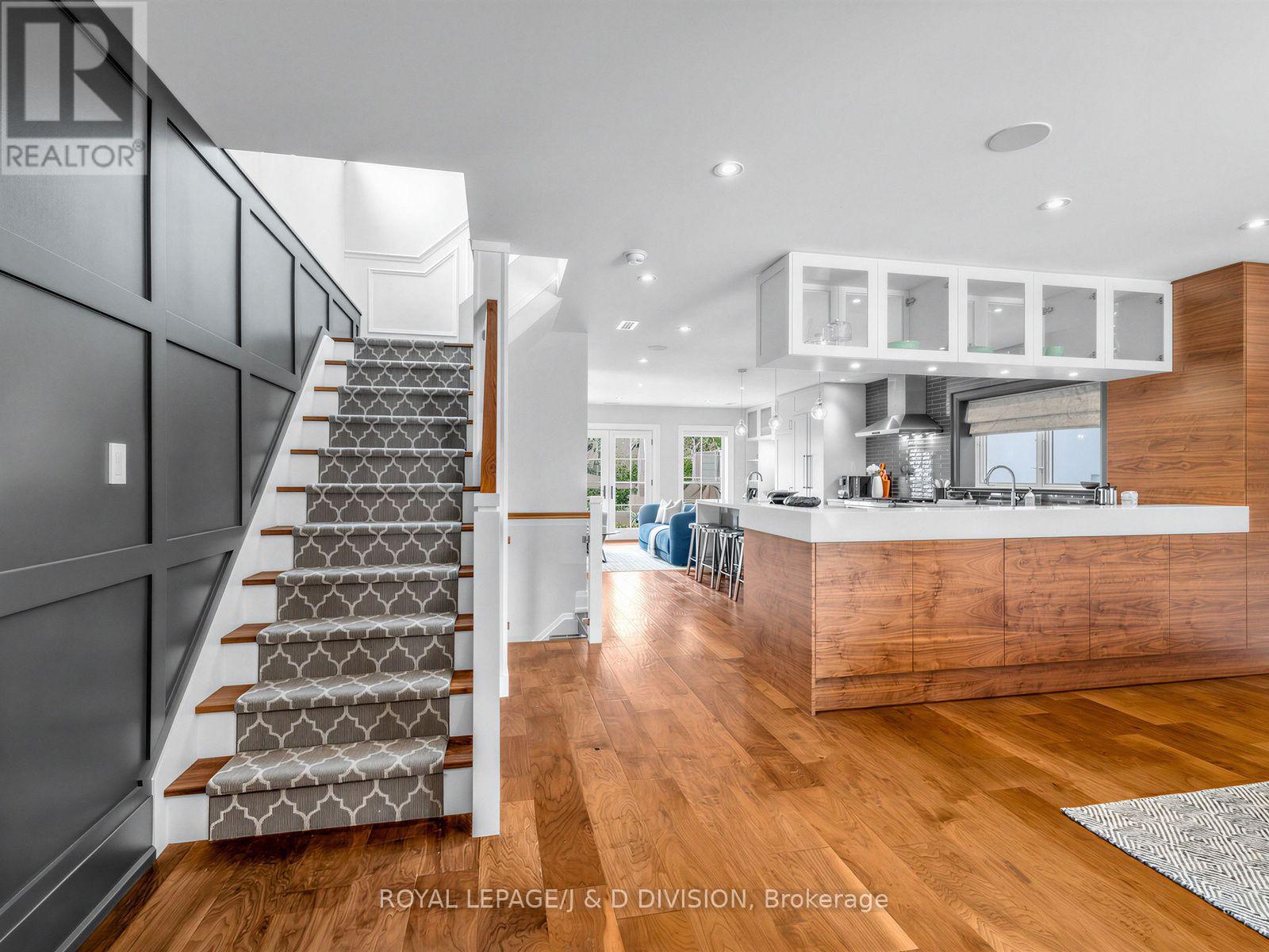 146 Glenvale Boulevard, Toronto, Ontario  M4G 2W3 - Photo 2 - C13564626