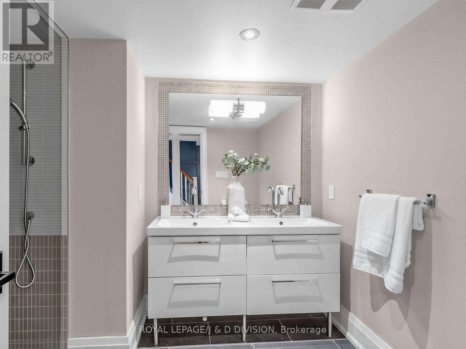 146 Glenvale Boulevard, Toronto, Ontario  M4G 2W3 - Photo 32 - C13564626