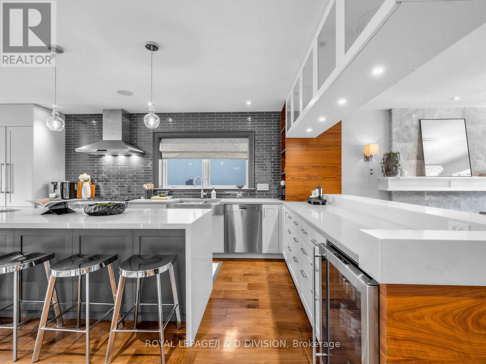 146 Glenvale Boulevard, Toronto, Ontario  M4G 2W3 - Photo 7 - C13564626