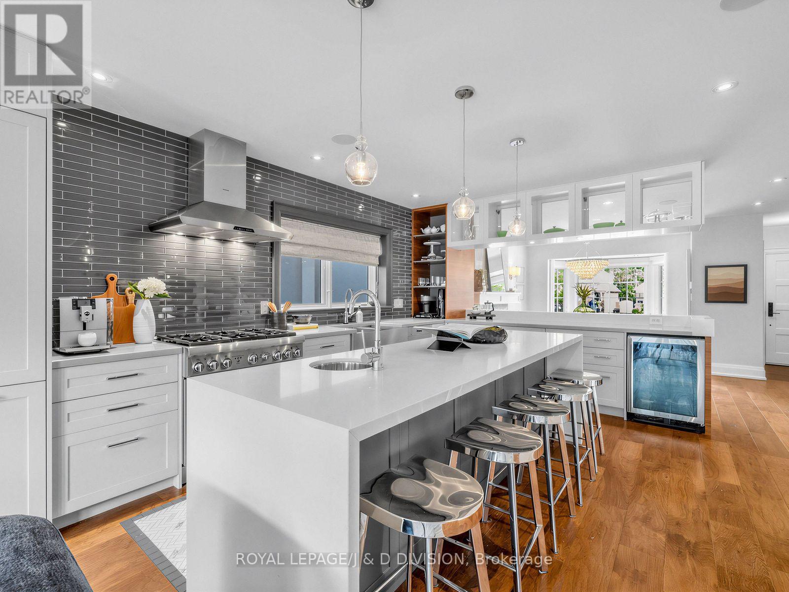 146 Glenvale Boulevard, Toronto, Ontario  M4G 2W3 - Photo 8 - C13564626