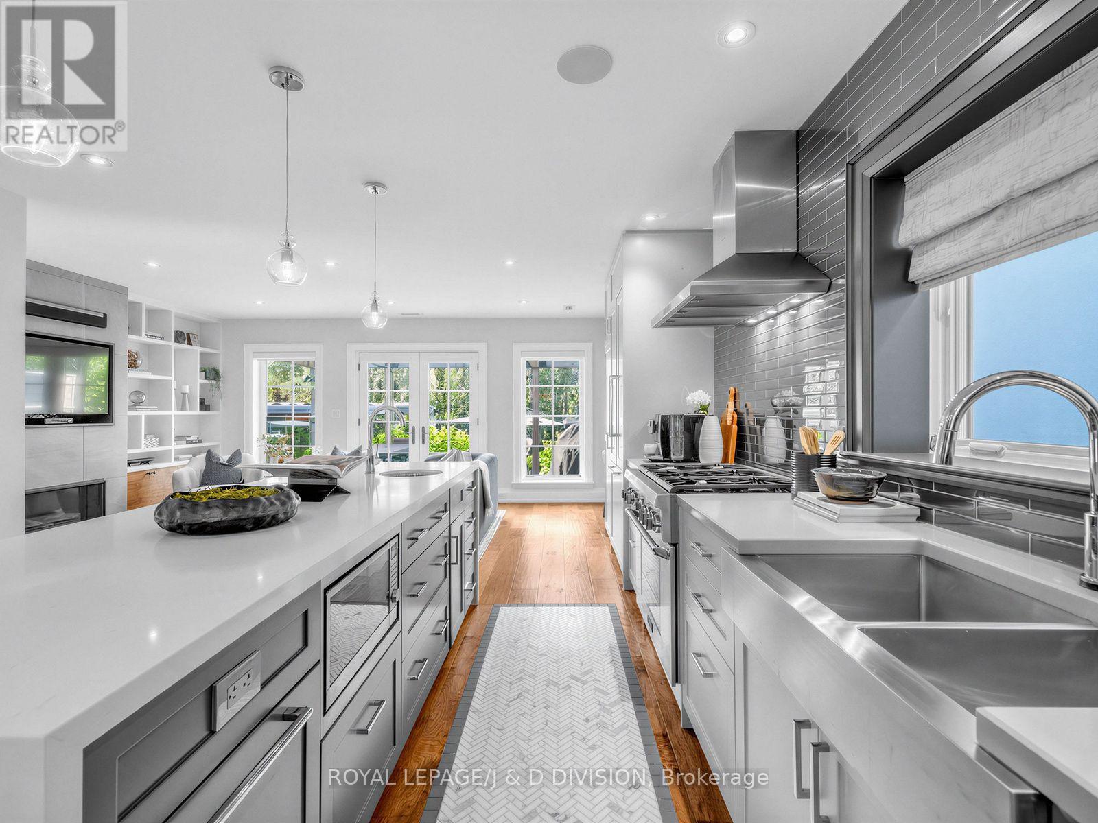 146 Glenvale Boulevard, Toronto, Ontario  M4G 2W3 - Photo 9 - C13564626