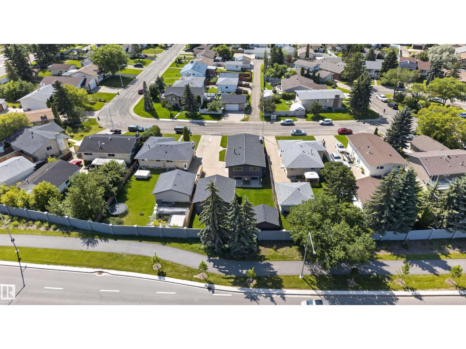 3911 67 St NW, Edmonton, Alberta  T6K 2N7 - Photo 13 - E4498819