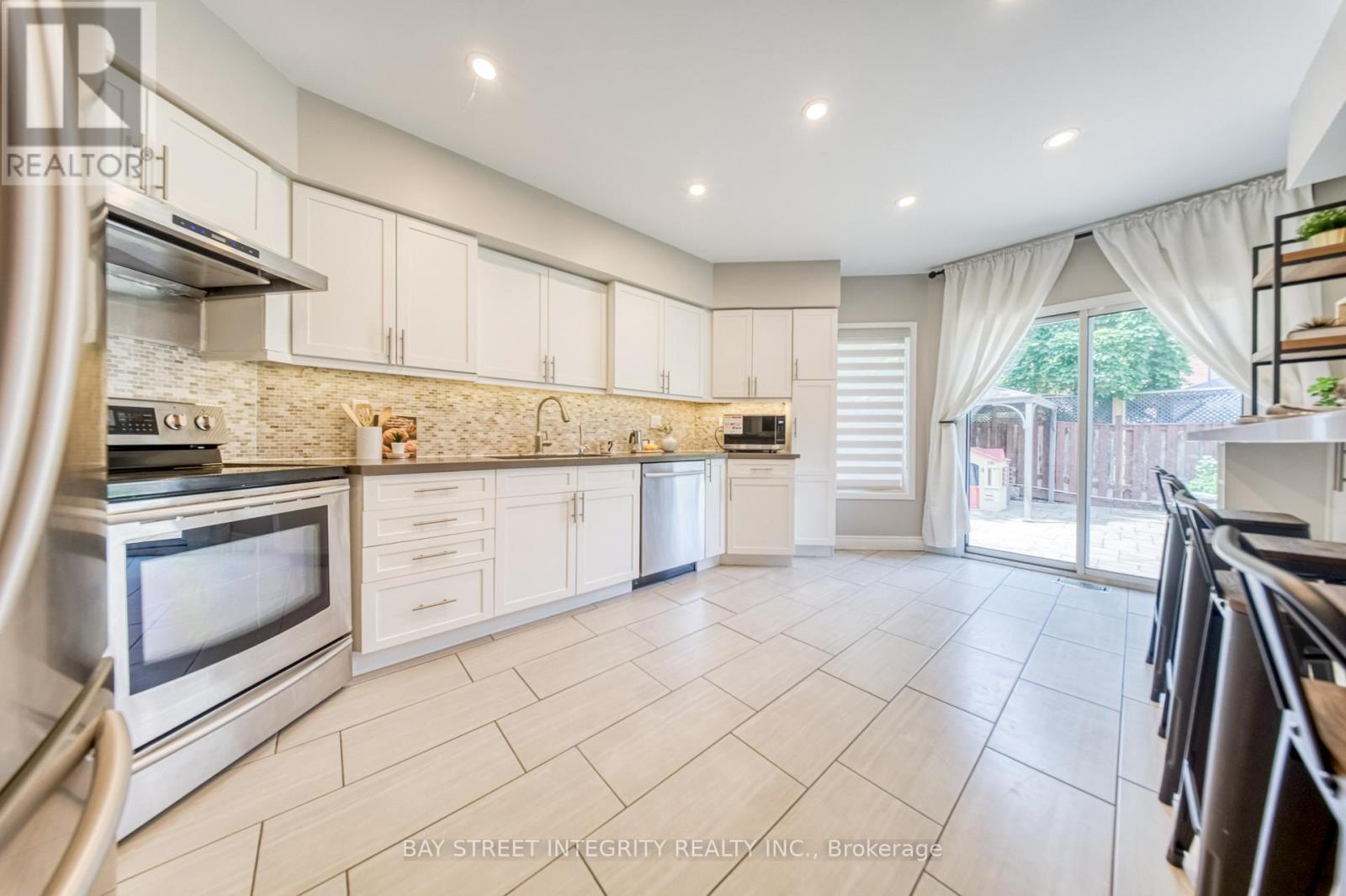 129 Fadine Road, Newmarket, Ontario L3X 2P2 - Photo 13 - N13564672