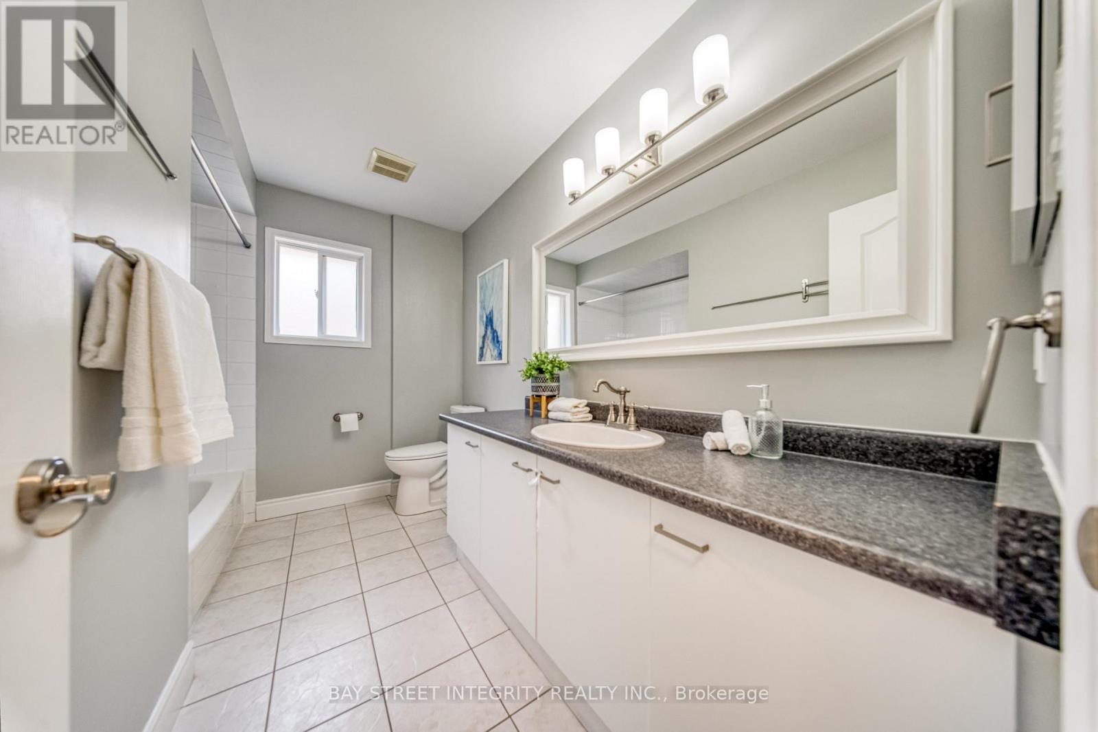 129 Fadine Road, Newmarket, Ontario L3X 2P2 - Photo 28 - N13564672