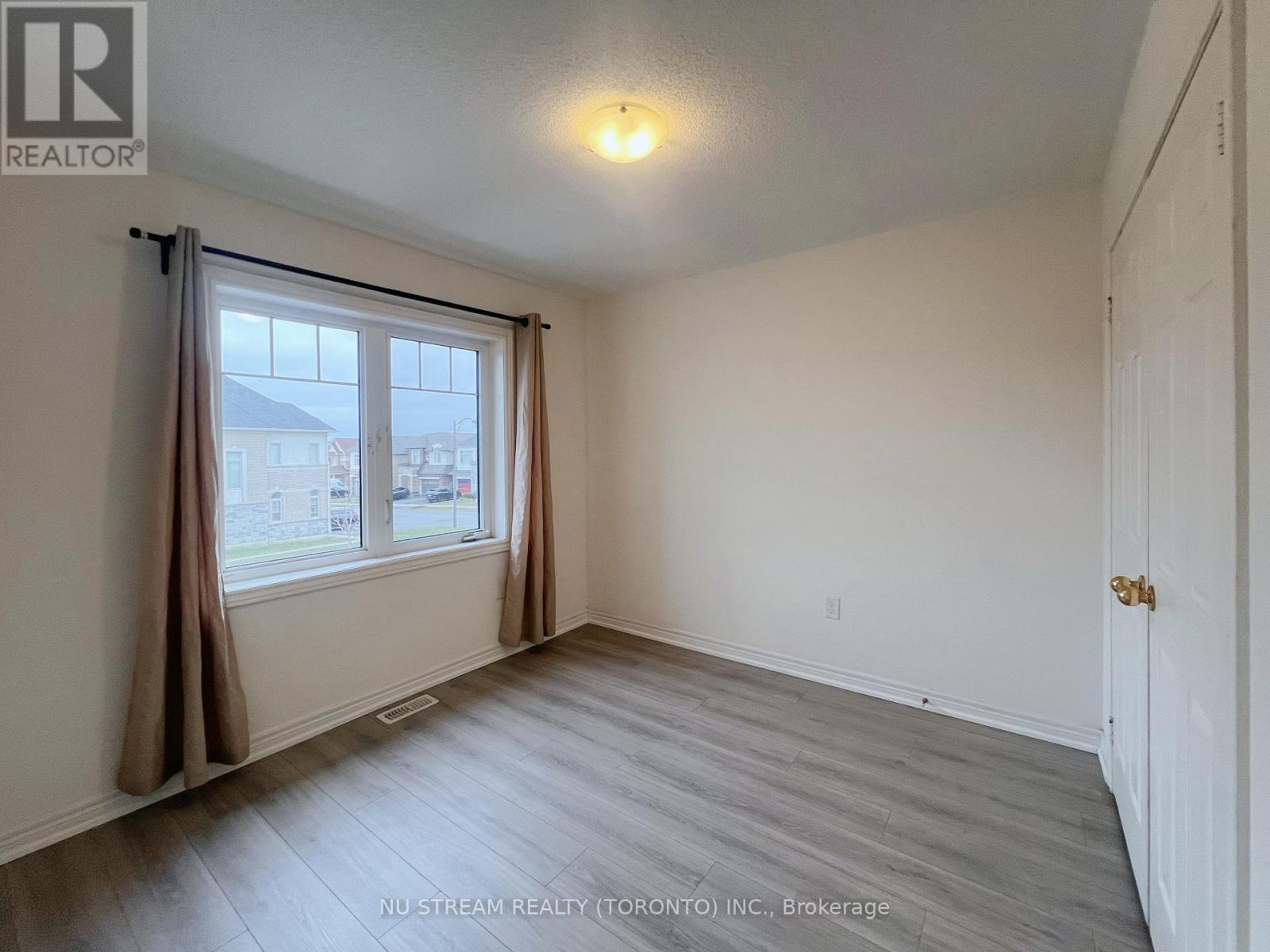 37 Kavanagh Avenue, East Gwillimbury, Ontario  L9N 0P6 - Photo 10 - N13564692