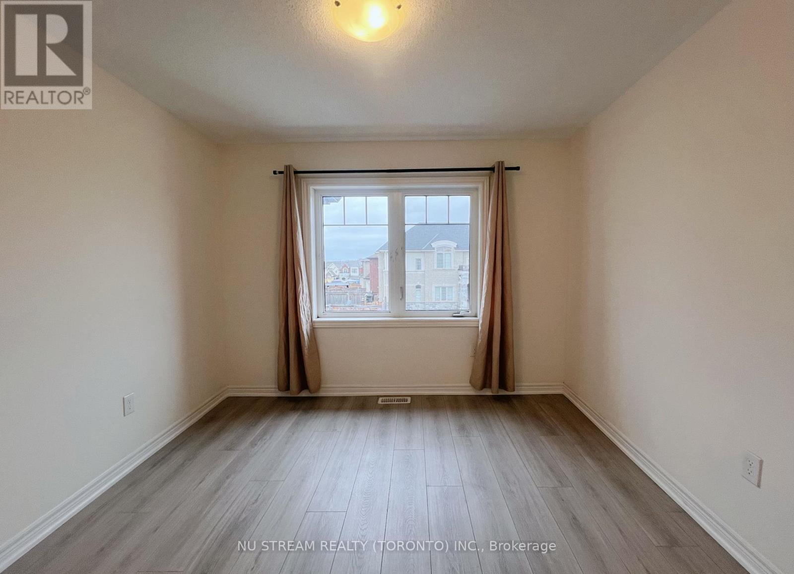 37 Kavanagh Avenue, East Gwillimbury, Ontario  L9N 0P6 - Photo 9 - N13564692