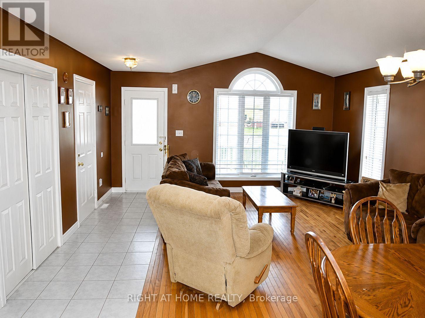 Upper - 62 Highland Road W, Hamilton, Ontario  L8J 0M7 - Photo 3 - X13564704