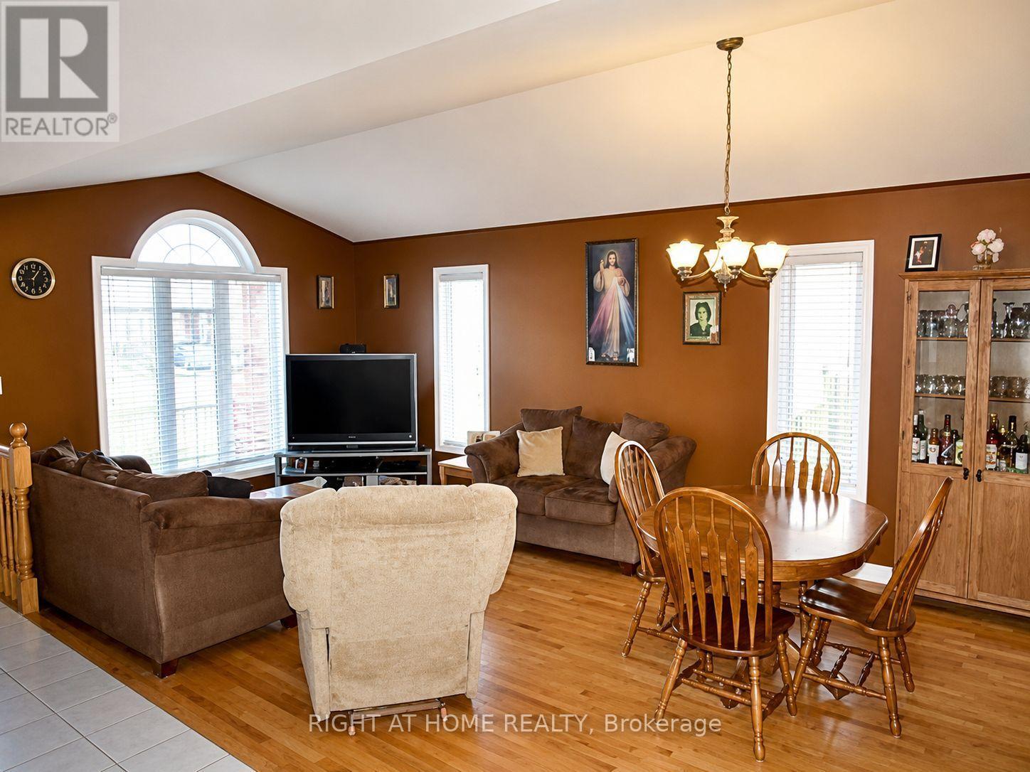 Upper - 62 Highland Road W, Hamilton, Ontario  L8J 0M7 - Photo 4 - X13564704