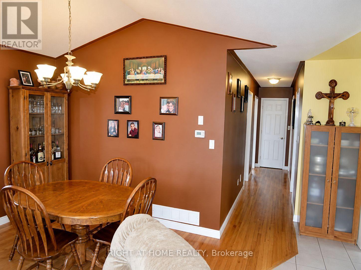 Upper - 62 Highland Road W, Hamilton, Ontario  L8J 0M7 - Photo 5 - X13564704