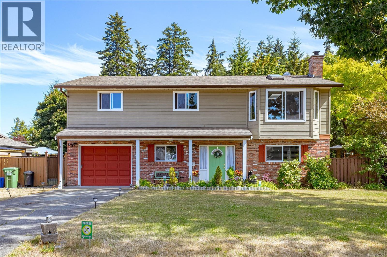 2909 Cressida Cres