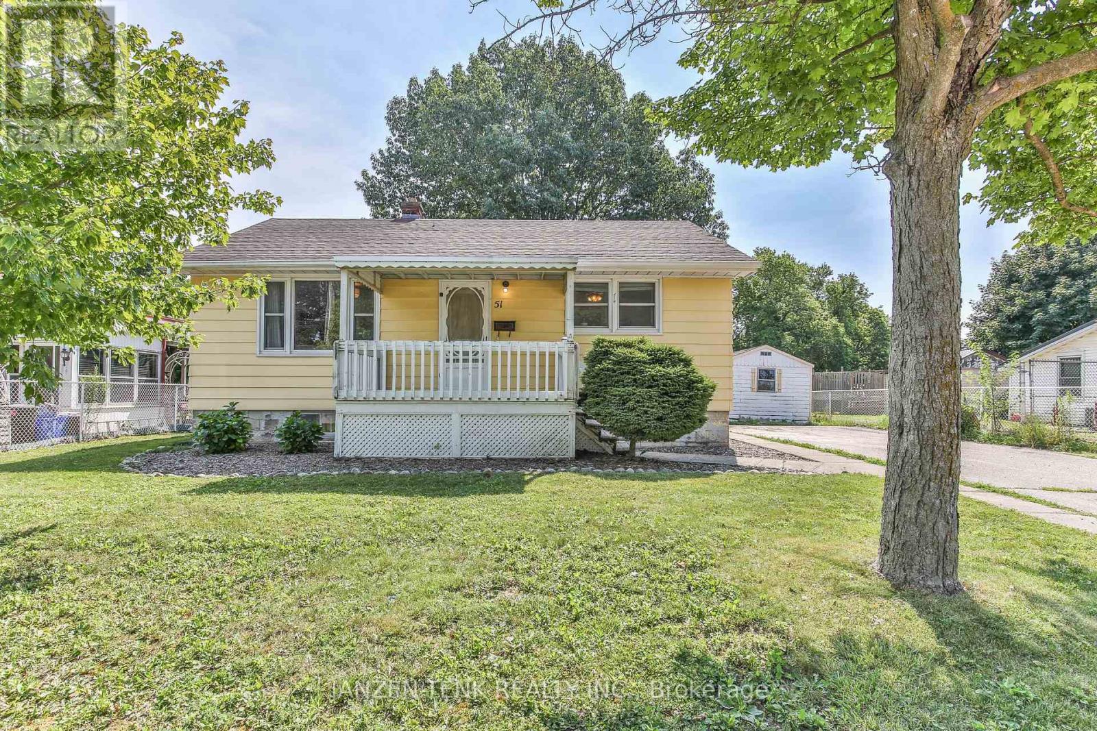 51 Victoria Street S, Aylmer, Ontario  N5H 1X5 - Photo 2 - X13564816