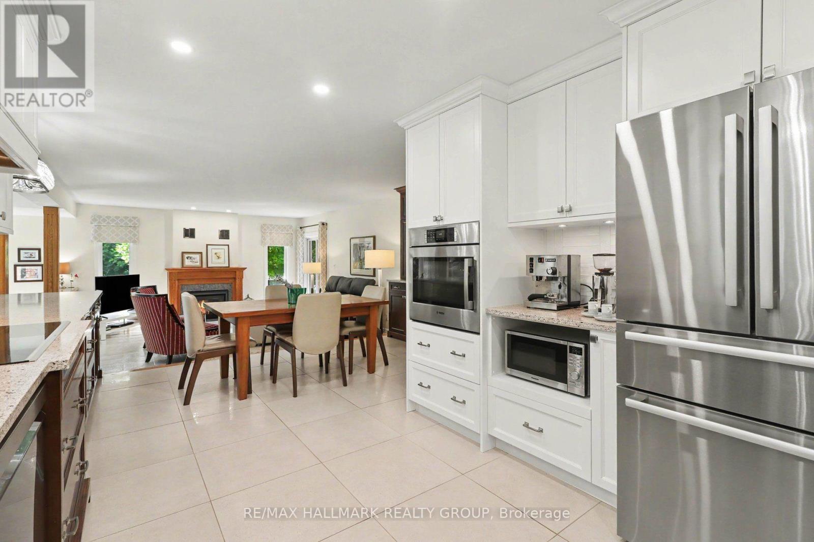 682 Kama Place, Ottawa, Ontario  K1J 8W2 - Photo 9 - X13564832