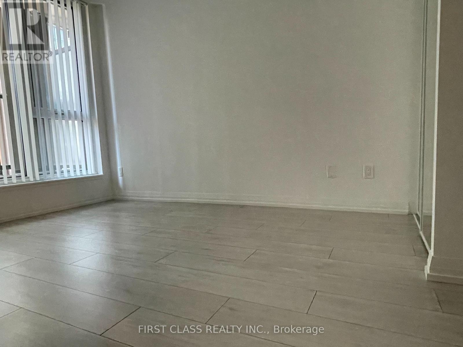 520 - 400 King Street W, Toronto, Ontario  M5V 0X8 - Photo 1 - C13564740