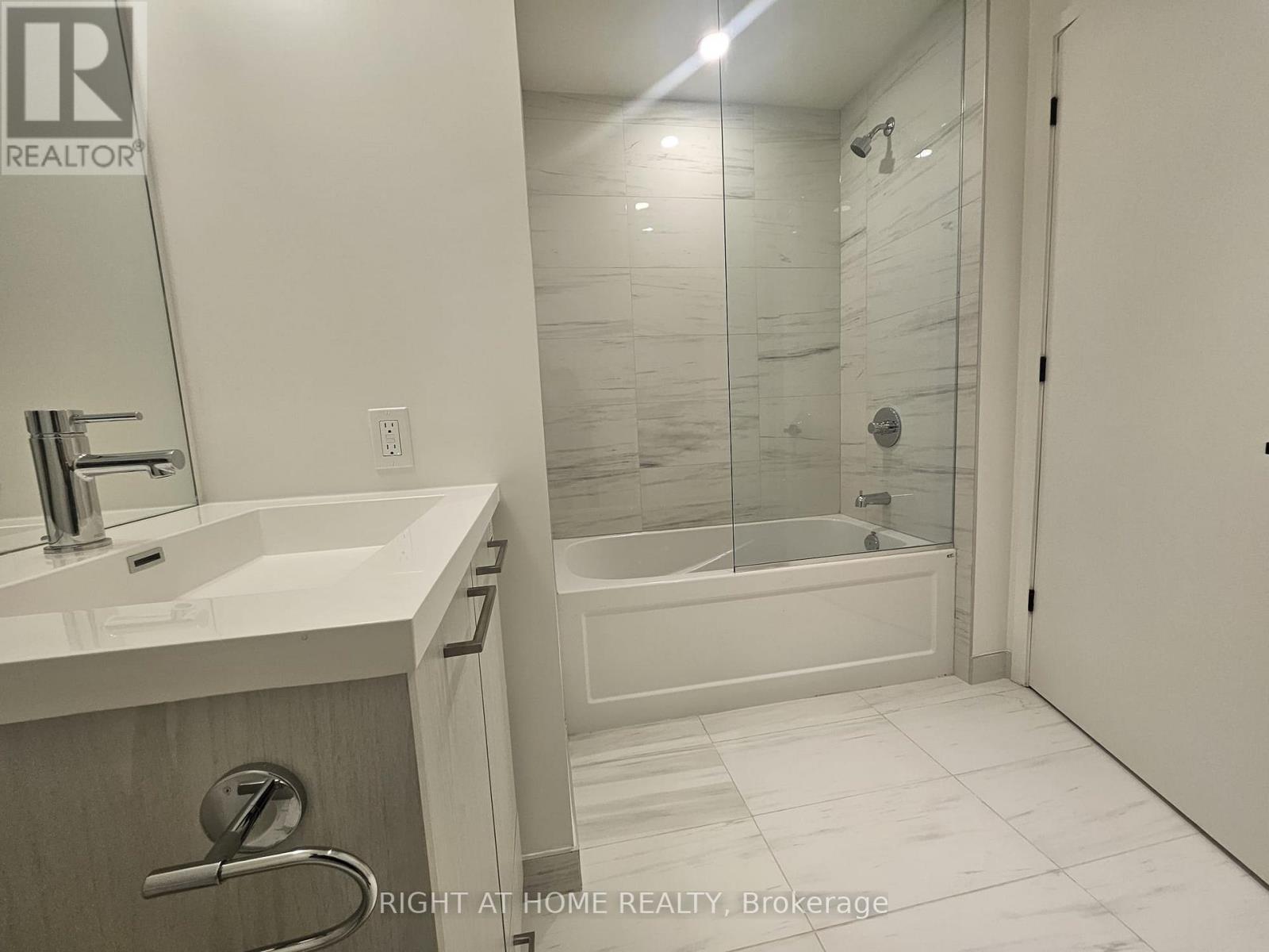 316 - 28 Interchange Way, Vaughan, Ontario  L4K 0P8 - Photo 12 - N13564802