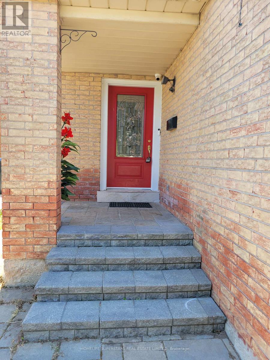 3 Scotia Drive, Brampton, Ontario  L6Y 2W3 - Photo 4 - W13564736