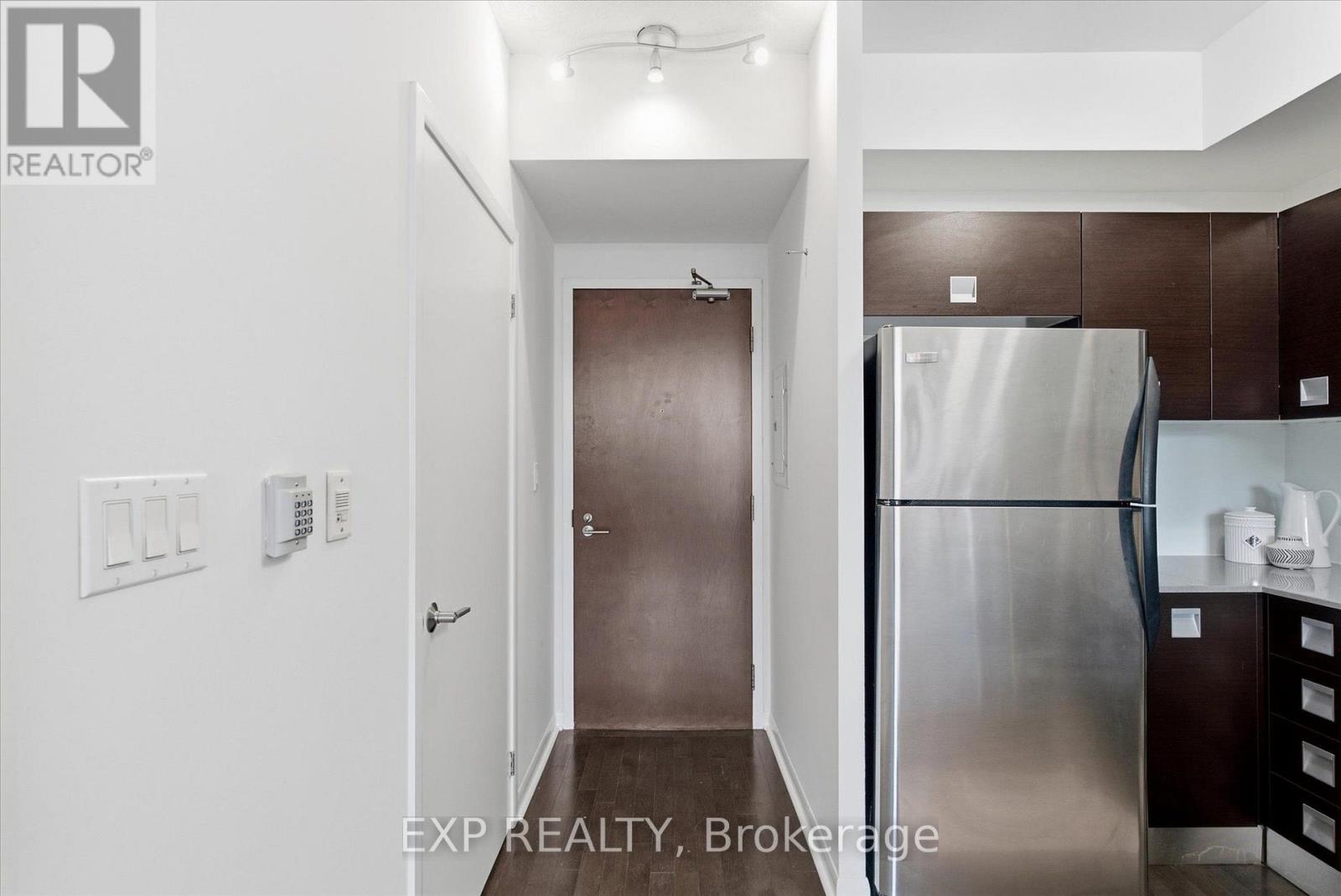 221 - 3391 Bloor Street W, Toronto, Ontario  M8X 1G3 - Photo 2 - W13564772