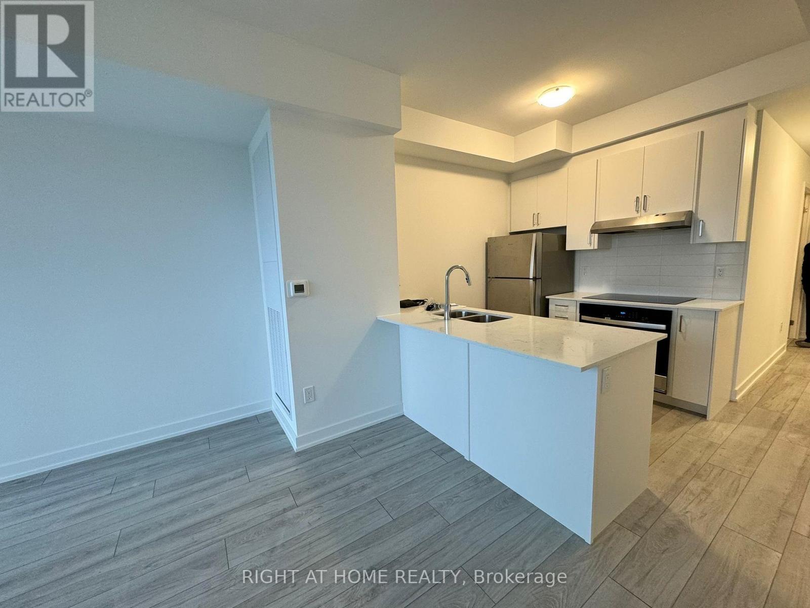 714 - 1035 Southdown Road, Mississauga, Ontario  L5J 0A2 - Photo 2 - W13564824