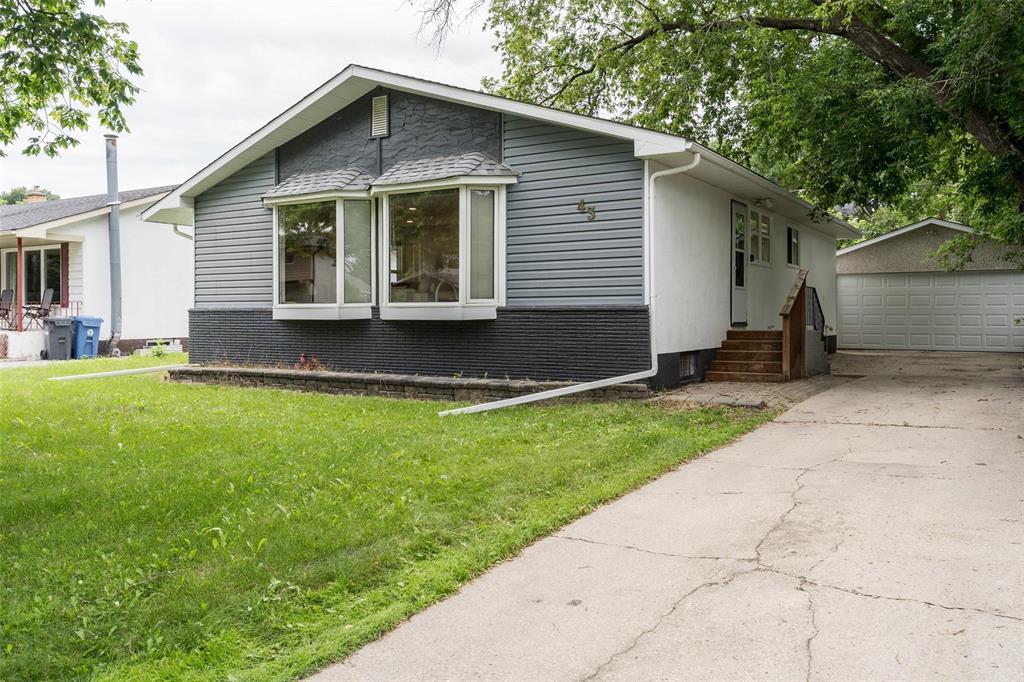 43 Triton Bay, Winnipeg, Manitoba R2M 2E8 - Photo 0 - 202616592