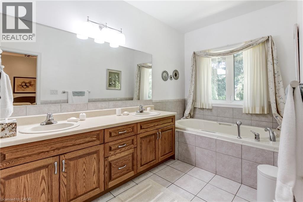 393 Henderson Road, Burlington, Ontario  L7L 2P6 - Photo 18 - 40846583