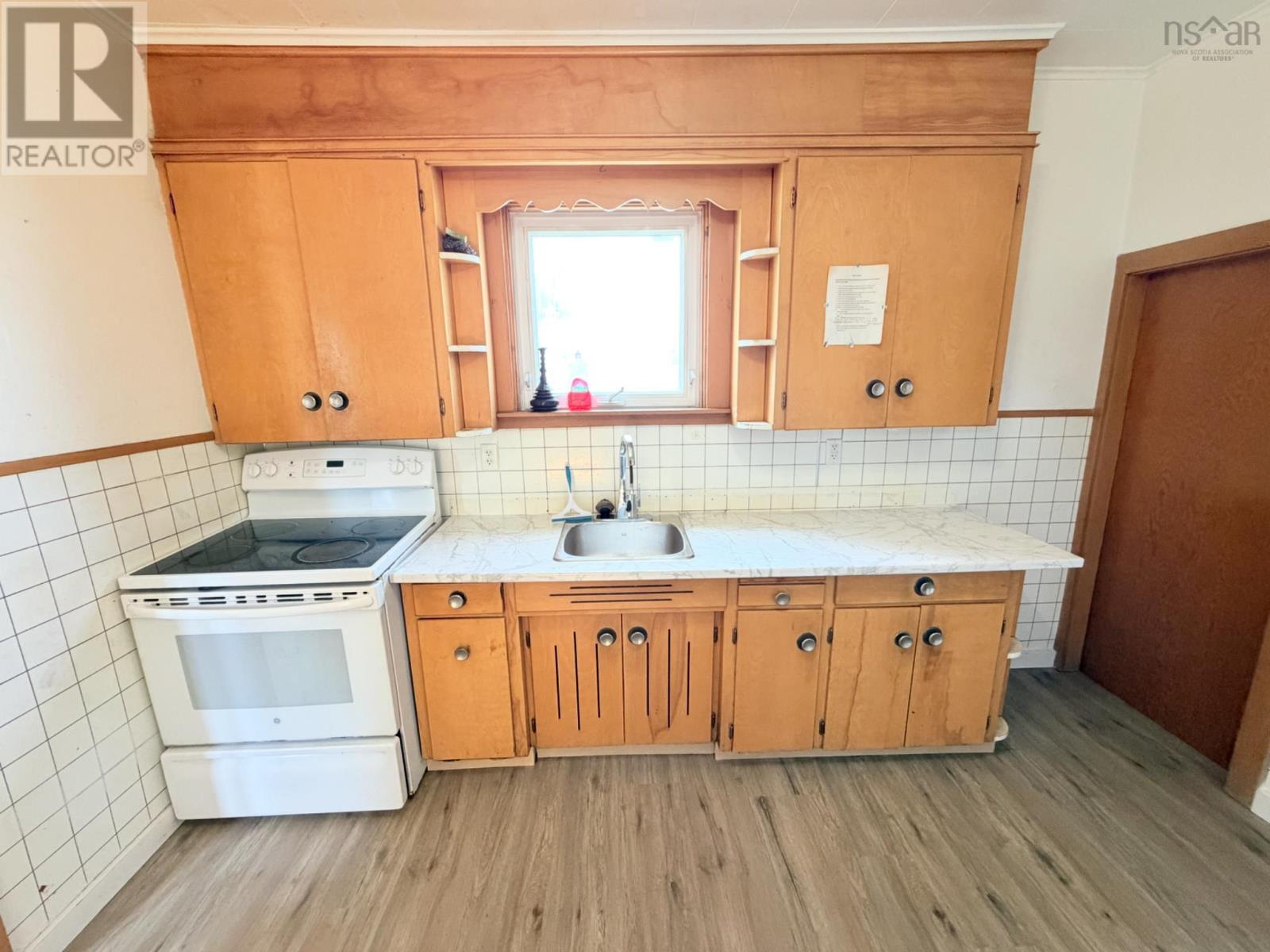 31 Hickman Street, Glace Bay, Nova Scotia  B1A 2X8 - Photo 3 - 202617535