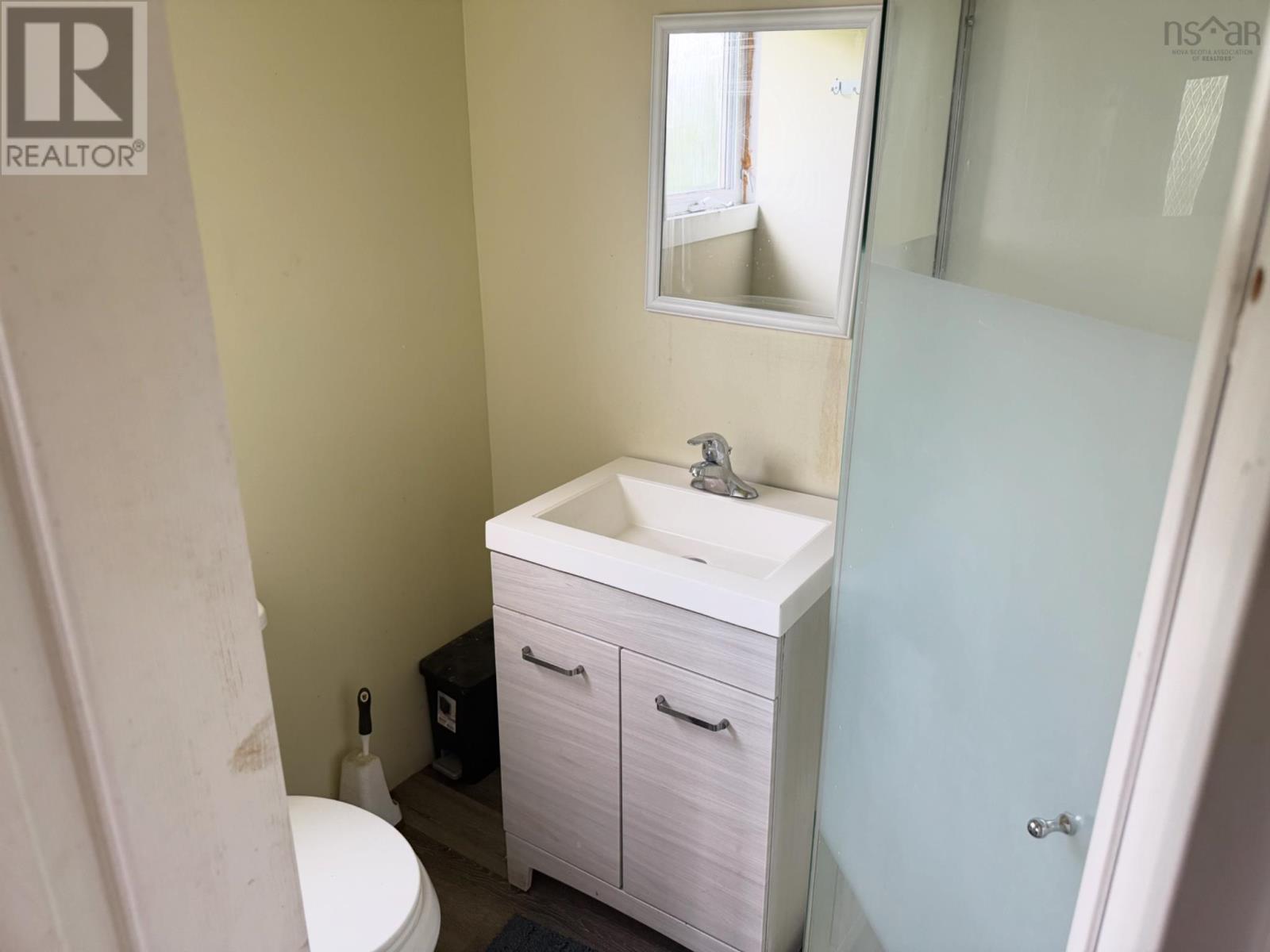 31 Hickman Street, Glace Bay, Nova Scotia  B1A 2X8 - Photo 6 - 202617535