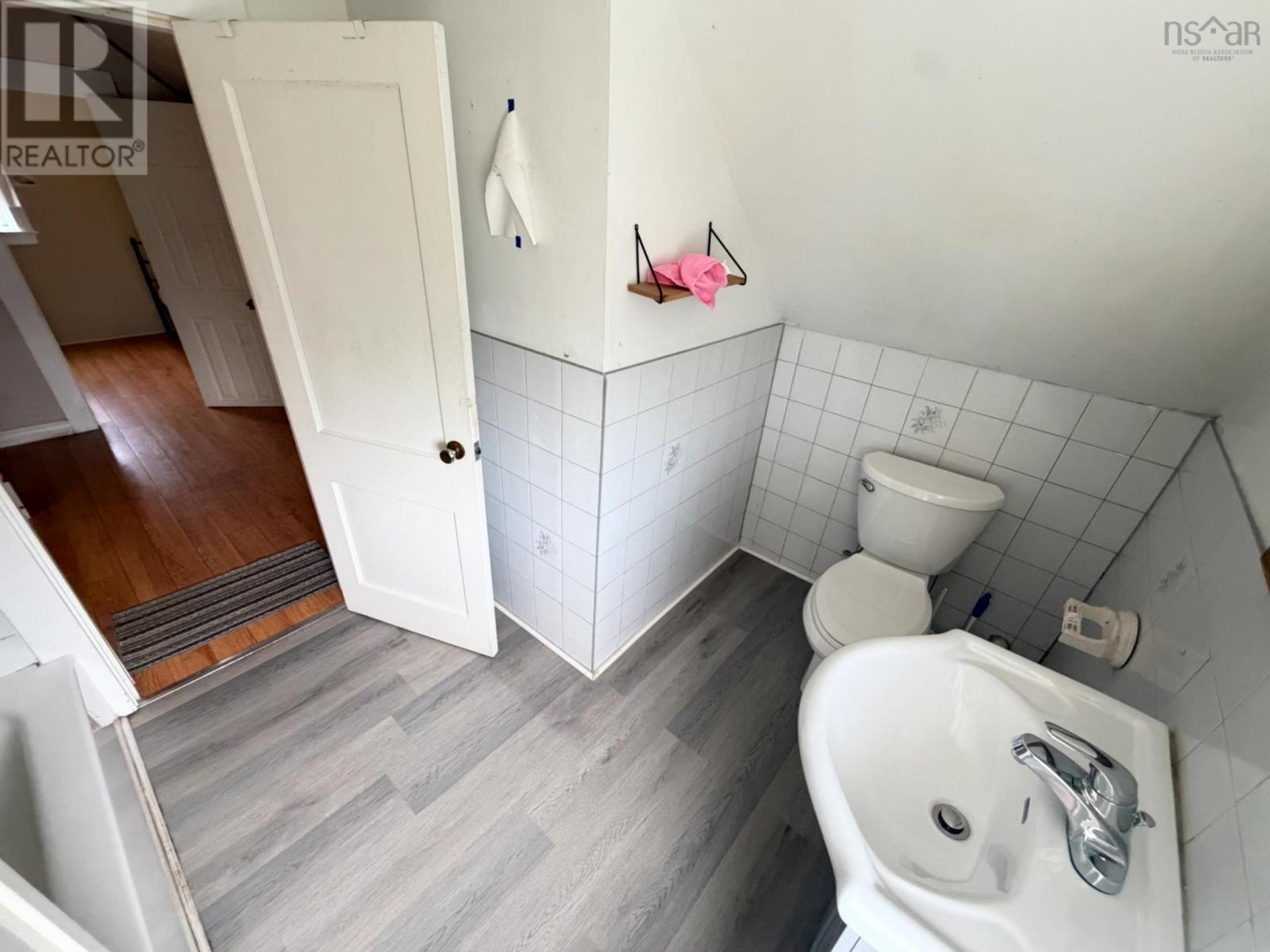 31 Hickman Street, Glace Bay, Nova Scotia  B1A 2X8 - Photo 8 - 202617535