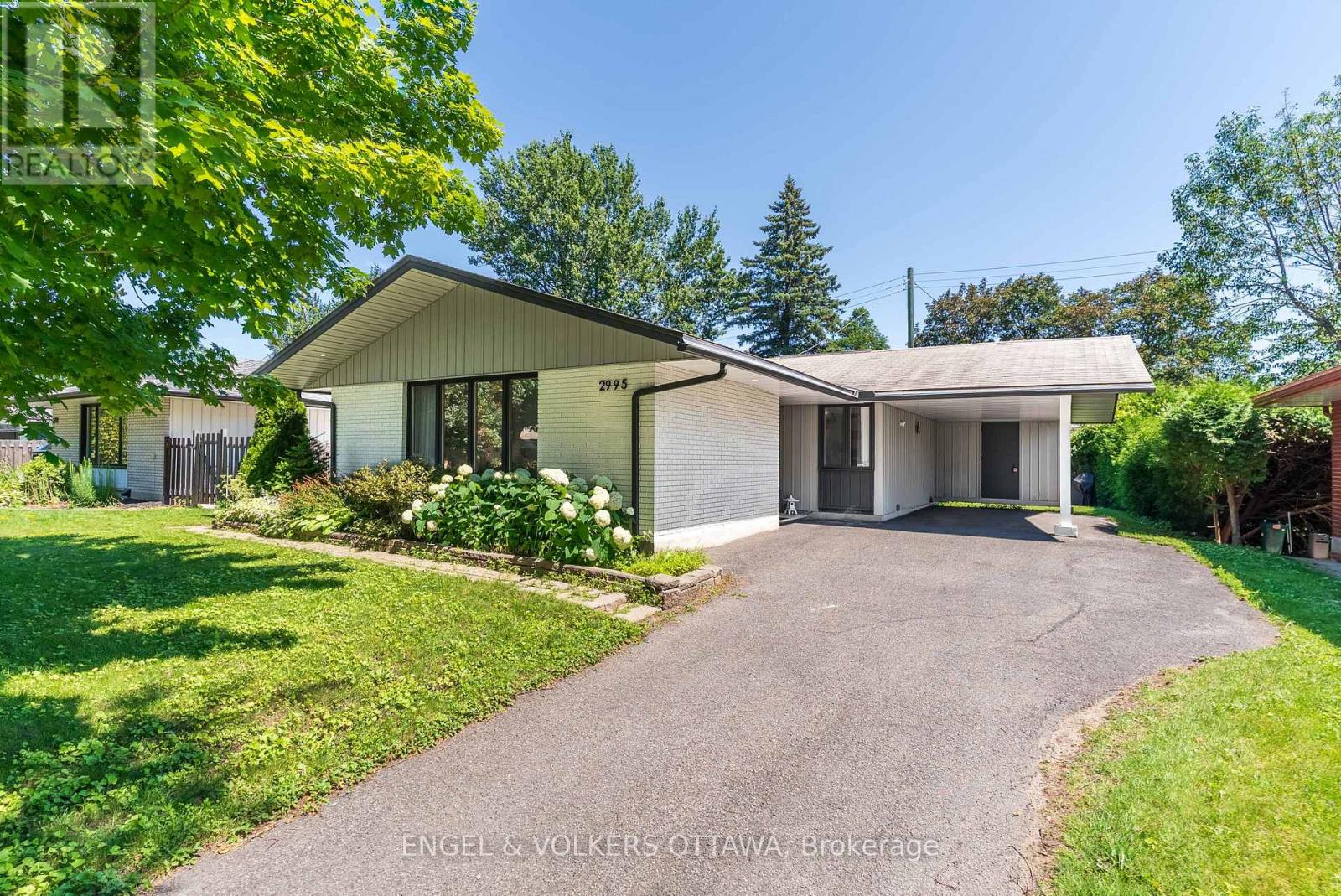 2995 COWAN CRESCENT, Ottawa, Ontario
