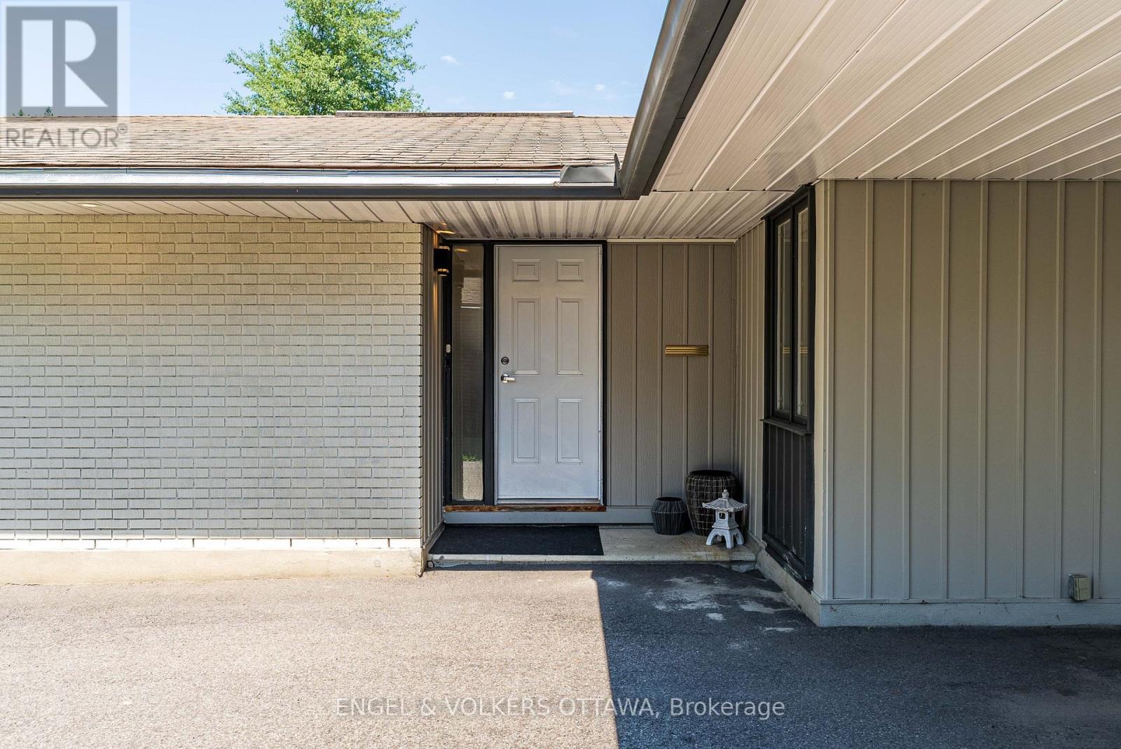 2995 Cowan Crescent, Ottawa, Ontario  K1V 8K9 - Photo 3 - X13565014