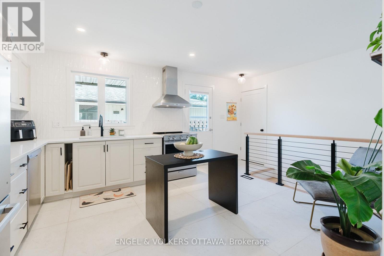 2995 Cowan Crescent, Ottawa, Ontario  K1V 8K9 - Photo 4 - X13565014