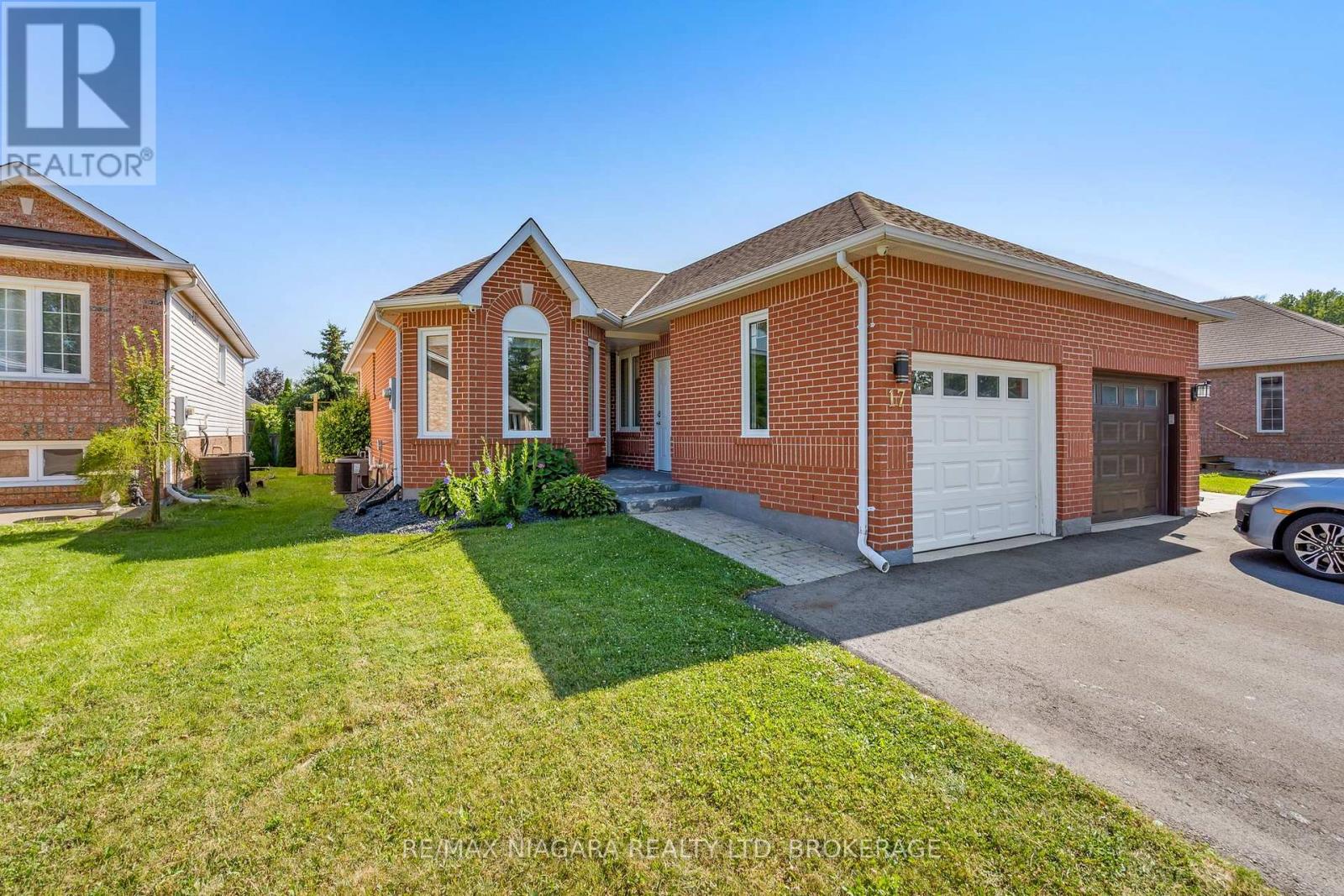 17 JACKSON COURT W, Welland (N. Welland)
