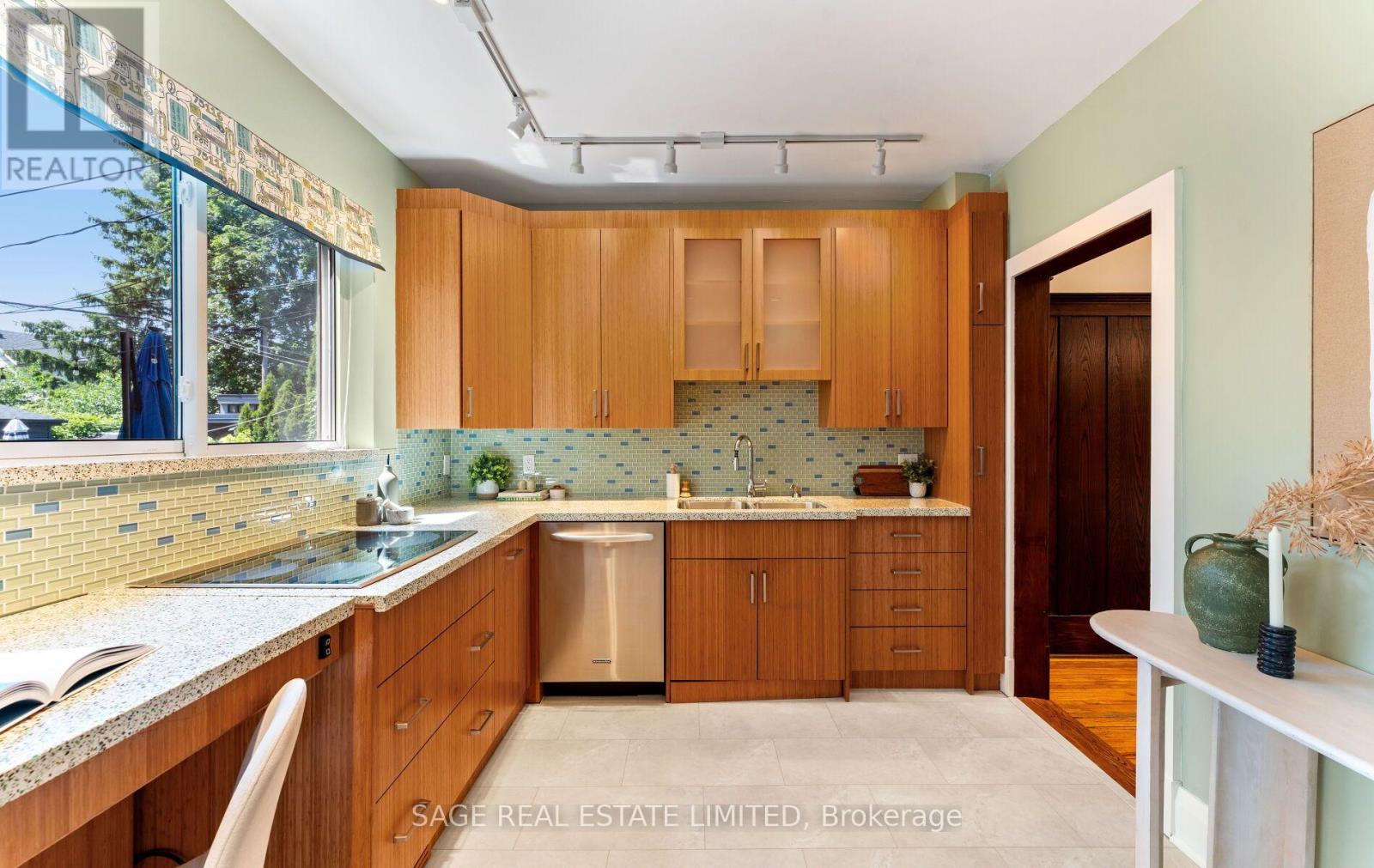 124 Evans Avenue, Toronto, Ontario M6S 3V8 - Photo 11 - W13565038