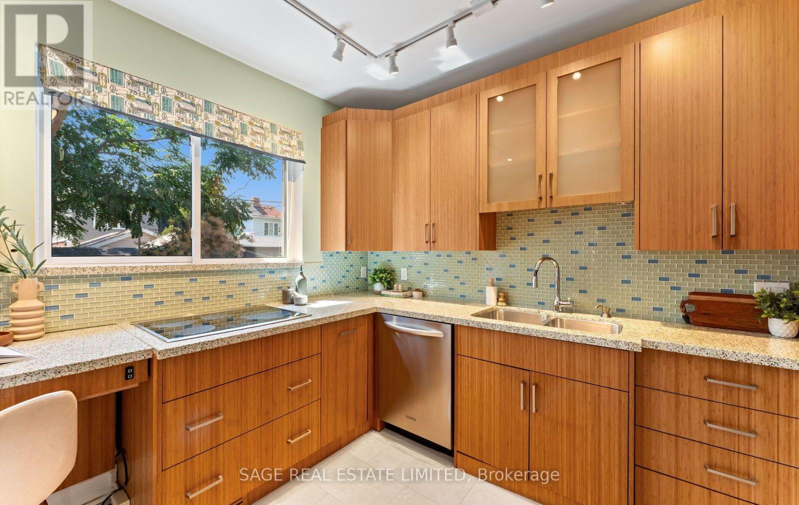 124 Evans Avenue, Toronto, Ontario M6S 3V8 - Photo 12 - W13565038