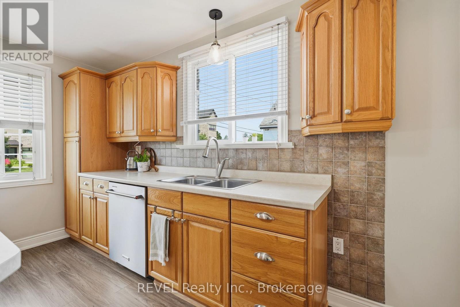 180 Louth Street, St. Catharines, Ontario  L2S 2R3 - Photo 11 - X13565126