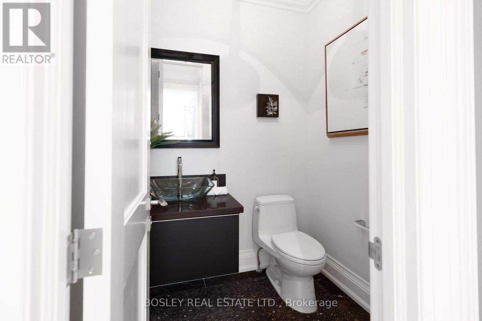 61 Rykert Crescent, Toronto, Ontario  M4G 2T2 - Photo 11 - C13565048
