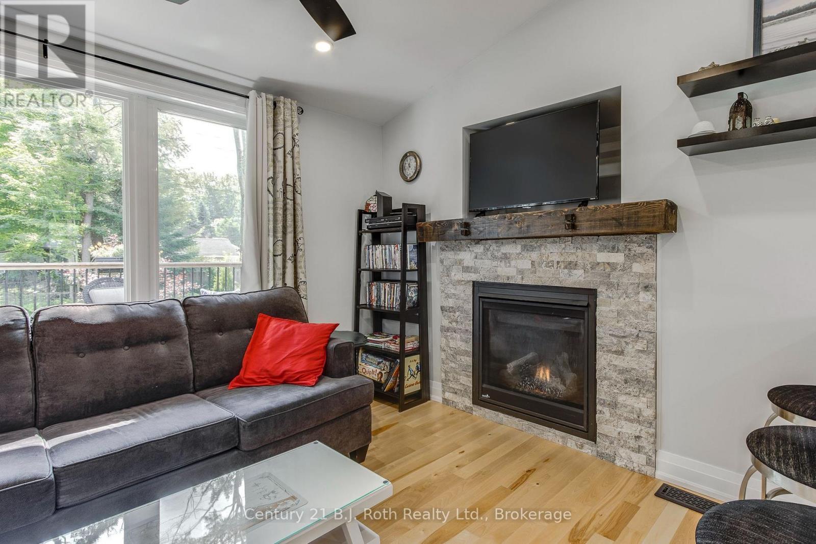 8 Arbor Road, Tiny, Ontario  L0L 2J0 - Photo 3 - S13565114