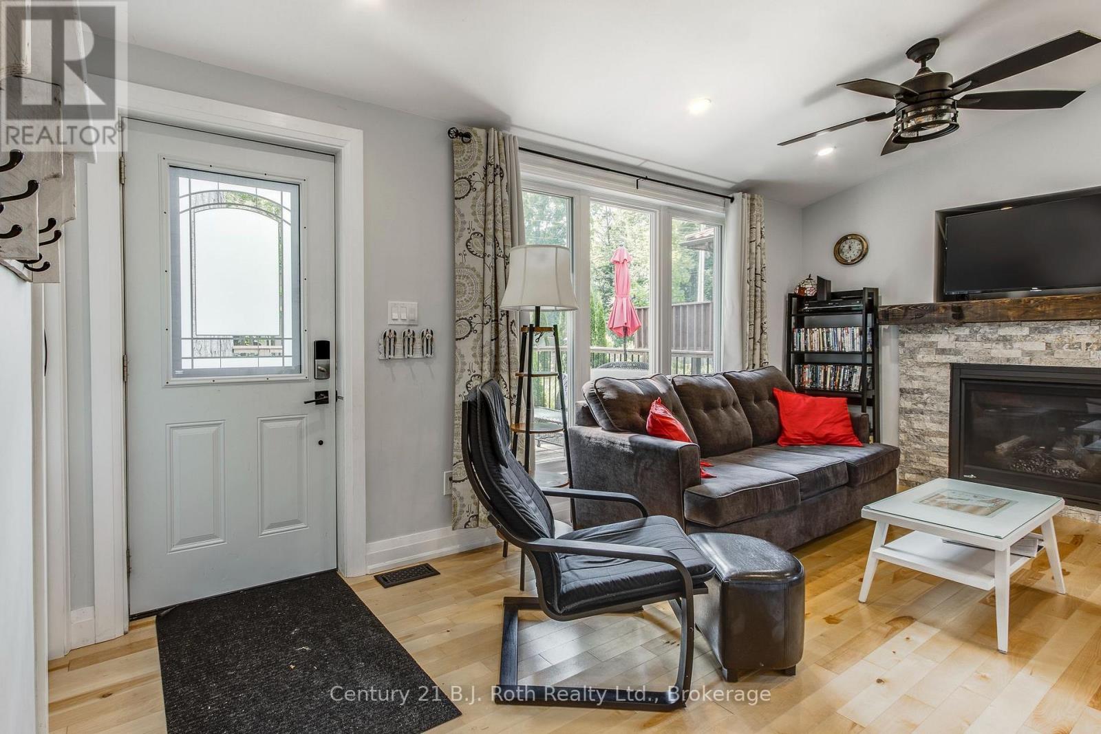 8 Arbor Road, Tiny, Ontario  L0L 2J0 - Photo 4 - S13565114