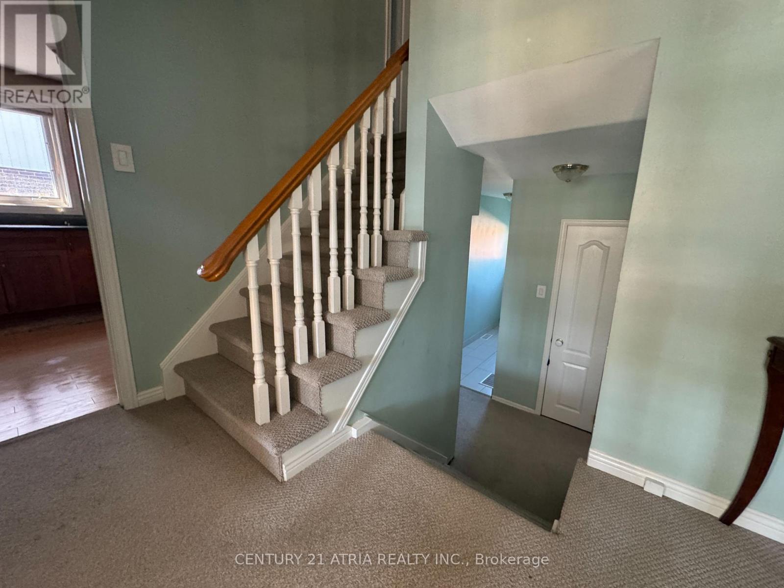 125 Amberjack Boulevard, Toronto, Ontario M1H 2J6 - Photo 4 - E13565156